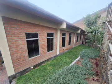 VENTA DE CASA EN CASUARINAS SUR - 500m²