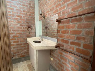 VENTA DE CASA EN CASUARINAS SUR - 500m²