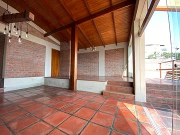 VENTA DE CASA EN CASUARINAS SUR - 500m²