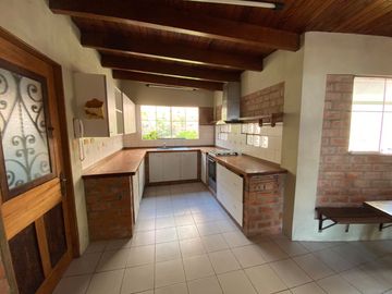 VENTA DE CASA EN CASUARINAS SUR - 500m²