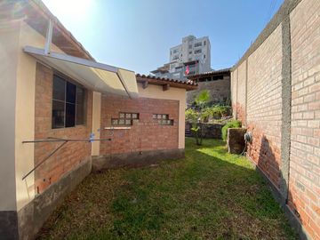 VENTA DE CASA EN CASUARINAS SUR - 500m²