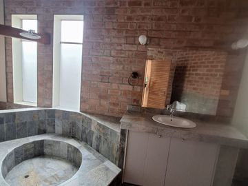 VENTA DE CASA EN CASUARINAS SUR - 500m²