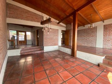 VENTA DE CASA EN CASUARINAS SUR - 500m²