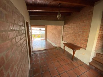 VENTA DE CASA EN CASUARINAS SUR - 500m²