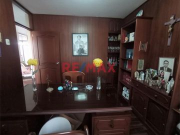 VENDO CASA DE 2 PISOS + SOTANO Y AZOTEA URB. SAN ANDRES I ETAPA 300.65 M2 ID 1071605