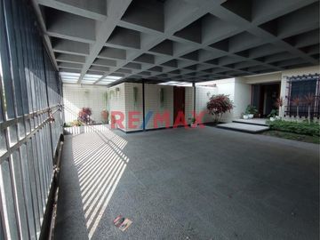 VENDO CASA DE 2 PISOS + SOTANO Y AZOTEA URB. SAN ANDRES I ETAPA 300.65 M2 ID 1071605