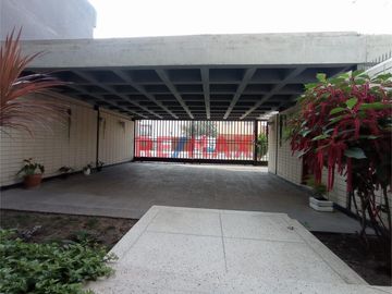 VENDO CASA DE 2 PISOS + SOTANO Y AZOTEA URB. SAN ANDRES I ETAPA 300.65 M2 ID 1071605