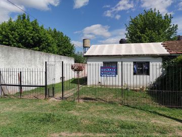 CASA DE 3 AMBIENTES EN PASO DEL REY CON RÁPIDA SALIDA A ACCESO OESTE