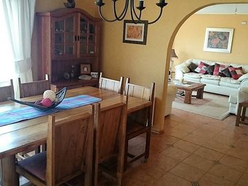 VENDE CASA EN PARCELA, CONDOMINIO SANTA MARIA DE ALGARROBO, 6 DORMITORIOS, 6 BAÑOS, PISCINA, TERRAZA, QUINCHO