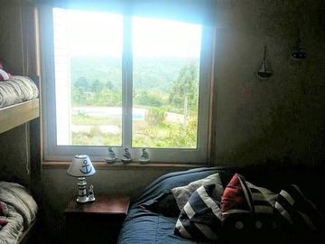 VENDE CASA EN PARCELA, CONDOMINIO SANTA MARIA DE ALGARROBO, 6 DORMITORIOS, 6 BAÑOS, PISCINA, TERRAZA, QUINCHO