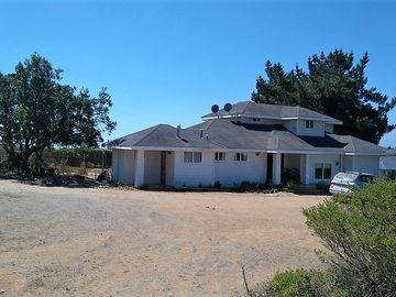 VENDE CASA EN PARCELA, CONDOMINIO SANTA MARIA DE ALGARROBO, 6 DORMITORIOS, 6 BAÑOS, PISCINA, TERRAZA, QUINCHO