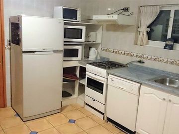 VENDE CASA EN PARCELA, CONDOMINIO SANTA MARIA DE ALGARROBO, 6 DORMITORIOS, 6 BAÑOS, PISCINA, TERRAZA, QUINCHO
