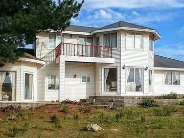 VENDE CASA EN PARCELA, CONDOMINIO SANTA MARIA DE ALGARROBO, 6 DORMITORIOS, 6 BAÑOS, PISCINA, TERRAZA, QUINCHO