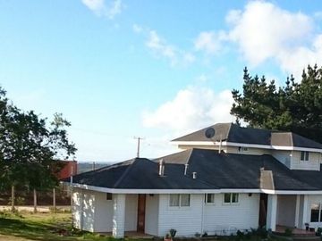 VENDE CASA EN PARCELA, CONDOMINIO SANTA MARIA DE ALGARROBO, 6 DORMITORIOS, 6 BAÑOS, PISCINA, TERRAZA, QUINCHO