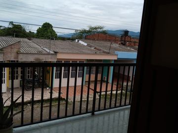 VENDO CASA EN ACACIAS DOS NIVELES BARRIO PRIMAVERA A 10 MINUTIS DEL PUEBLO