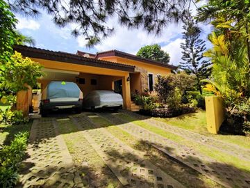 Ponderosa Leisure Farms, Silang Cavite, 899 sqm lot and 300 sqm TFA house for sale