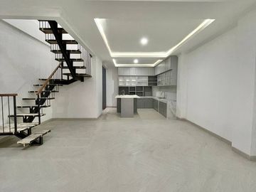 Dijual Rumah 2 Lantai Murah Mewah Pagedangan BSD City Tangerang Strategis Desain Custom