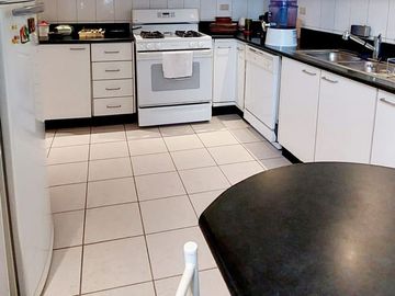 Vendo departamento tres dormitorios, en la Jiménez de la Espada y González Suárez