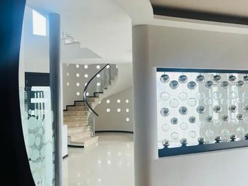 EXCELENTE CASA EN VENTA EN EXCLUSIVO FRACCIONAMIENTO LA RIOJA UBICADO AL SUR DE LA CIUDAD EN AV. LOPEZ MATEOS SUR 7000, MUNICIPIO DE TLAJOMULCO DE ZUÑ