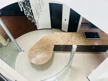 EXCELENTE CASA EN VENTA EN EXCLUSIVO FRACCIONAMIENTO LA RIOJA UBICADO AL SUR DE LA CIUDAD EN AV. LOPEZ MATEOS SUR 7000, MUNICIPIO DE TLAJOMULCO DE ZUÑ