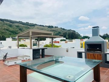 EXCELENTE CASA EN VENTA EN EXCLUSIVO FRACCIONAMIENTO LA RIOJA UBICADO AL SUR DE LA CIUDAD EN AV. LOPEZ MATEOS SUR 7000, MUNICIPIO DE TLAJOMULCO DE ZUÑ