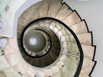 EXCELENTE CASA EN VENTA EN EXCLUSIVO FRACCIONAMIENTO LA RIOJA UBICADO AL SUR DE LA CIUDAD EN AV. LOPEZ MATEOS SUR 7000, MUNICIPIO DE TLAJOMULCO DE ZUÑ