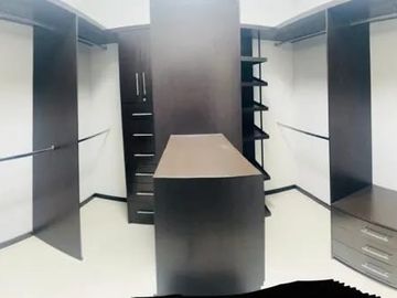 EXCELENTE CASA EN VENTA EN EXCLUSIVO FRACCIONAMIENTO LA RIOJA UBICADO AL SUR DE LA CIUDAD EN AV. LOPEZ MATEOS SUR 7000, MUNICIPIO DE TLAJOMULCO DE ZUÑ