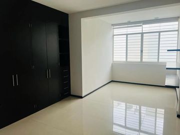 EXCELENTE CASA EN VENTA EN EXCLUSIVO FRACCIONAMIENTO LA RIOJA UBICADO AL SUR DE LA CIUDAD EN AV. LOPEZ MATEOS SUR 7000, MUNICIPIO DE TLAJOMULCO DE ZUÑ