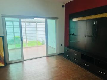 EXCELENTE CASA EN VENTA EN EXCLUSIVO FRACCIONAMIENTO LA RIOJA UBICADO AL SUR DE LA CIUDAD EN AV. LOPEZ MATEOS SUR 7000, MUNICIPIO DE TLAJOMULCO DE ZUÑ