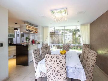 SE VENDE RESIDENCIA EN CAMACHO, LA MOLINA!!