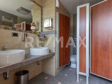 SE VENDE RESIDENCIA EN CAMACHO, LA MOLINA!!