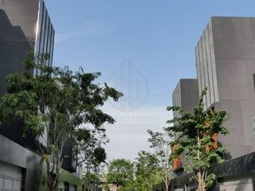 For Sale 5 bedrooms Biburi Village Srinakarin