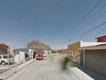 Oportunidad de Remate Bancario en Calle Cornejo Valencia, Colinas de Uriangato, Uriangato-Guanajuato.