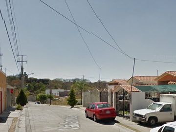 Oportunidad de Remate Bancario en Calle Cornejo Valencia, Colinas de Uriangato, Uriangato-Guanajuato.