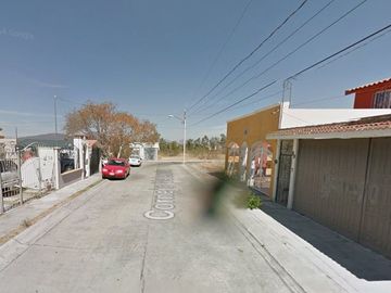 Oportunidad de Remate Bancario en Calle Cornejo Valencia, Colinas de Uriangato, Uriangato-Guanajuato.