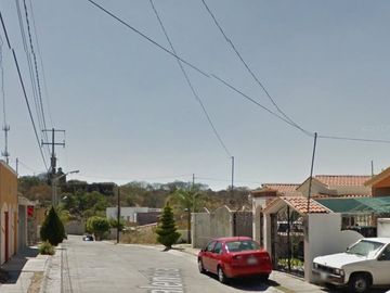 Oportunidad de Remate Bancario en Calle Cornejo Valencia, Colinas de Uriangato, Uriangato-Guanajuato.