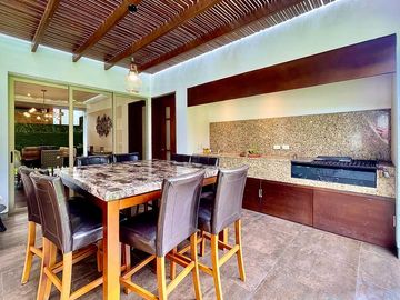 Bella casa dentro de Urbanización La Viña, 1.000 m terreno, 4 dormitorios