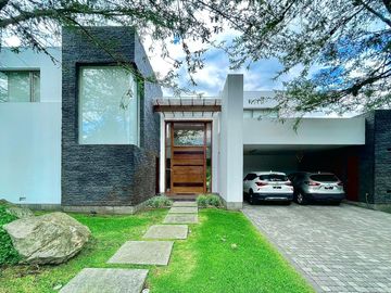 Bella casa dentro de Urbanización La Viña, 1.000 m terreno, 4 dormitorios