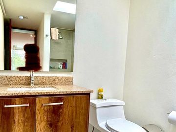 Bella casa dentro de Urbanización La Viña, 1.000 m terreno, 4 dormitorios