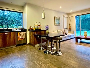 Bella casa dentro de Urbanización La Viña, 1.000 m terreno, 4 dormitorios