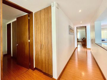 Bella casa dentro de Urbanización La Viña, 1.000 m terreno, 4 dormitorios