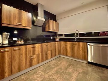 Bella casa dentro de Urbanización La Viña, 1.000 m terreno, 4 dormitorios