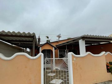 Vendo casa  playera.  via Punta Carnero. Urb. cerrada con guardia 24 horas. 1 planta. Area social con piscina.