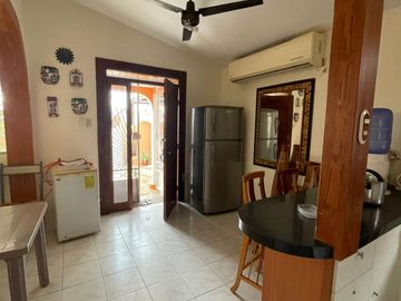 Vendo casa  playera.  via Punta Carnero. Urb. cerrada con guardia 24 horas. 1 planta. Area social con piscina.