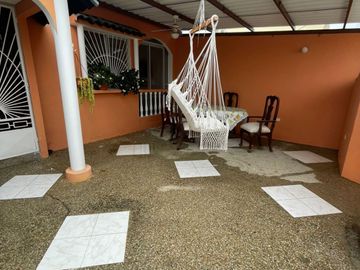 Vendo casa  playera.  via Punta Carnero. Urb. cerrada con guardia 24 horas. 1 planta. Area social con piscina.