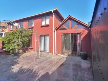 Casa 4 dormitorios 3 baños, Obpo R valenzuela, Maipú, Ferrocarril