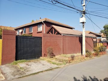 Casa 4 dormitorios 3 baños, Obpo R valenzuela, Maipú, Ferrocarril