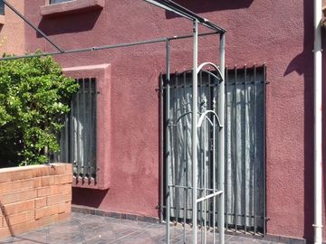 Casa 4 dormitorios 3 baños, Obpo R valenzuela, Maipú, Ferrocarril