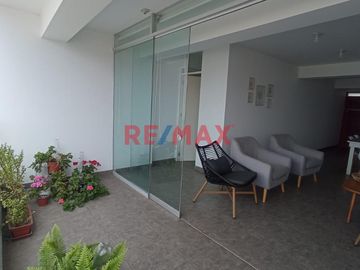 Duplex En Venta - 2 Balcones - Terraza - Vista Parcial Del Mar - San Bartolo