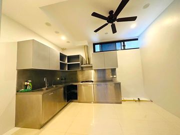 Pre-owned House in Ayala Westgrove Heights Silang Cavite near Nuvali